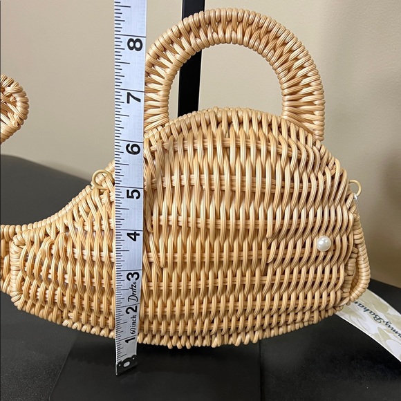 Tommy Bahama | 🐳 Wicker Woven Whale Bag w/ Crossbody Strap - Picture 10 of 10